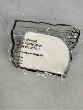 FREE OFFER: Pack of Cosmetic Sponges with any Compact Purchase